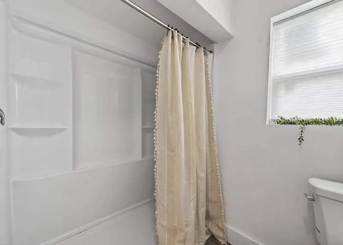 Unit 2 Comfortable Minutes To Beaches And Nas Country house *
