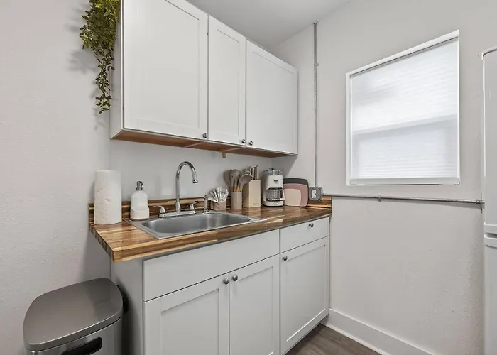Unit 2 Comfortable Minutes To Beaches And Nas