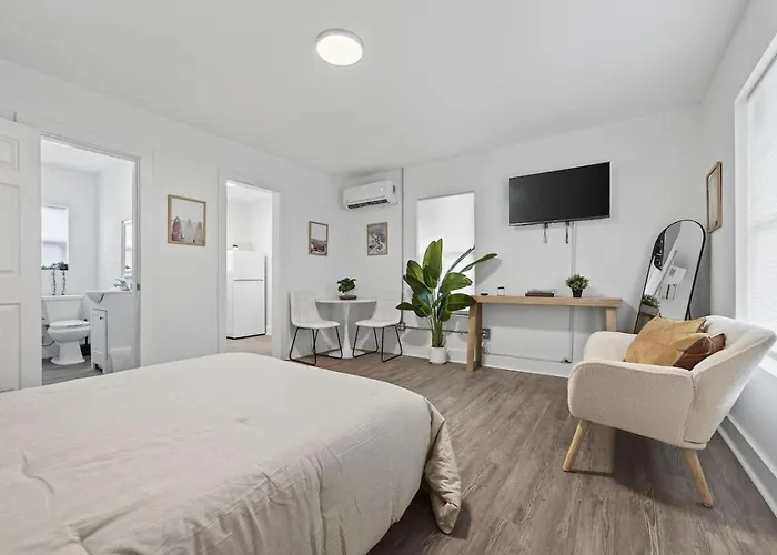 Unit 2 Comfortable Minutes To Beaches And Nas * Pensacola